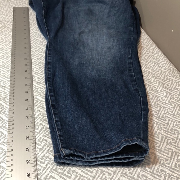 Torrid High Rise Curvy Crop Jeans 26R - Picture 10 of 12